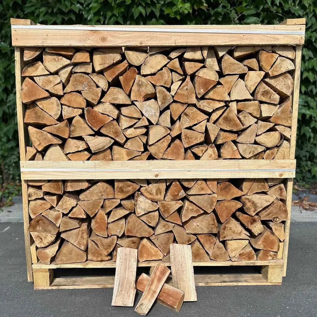 Bois de chauffage sur palette – essence, longueur et volume au choix