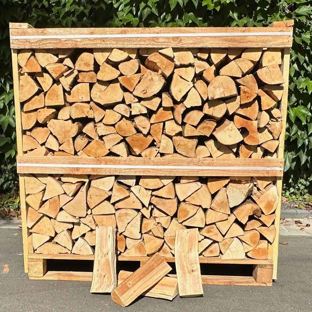 Bois de chauffage sur palette – essence, longueur et volume au choix
