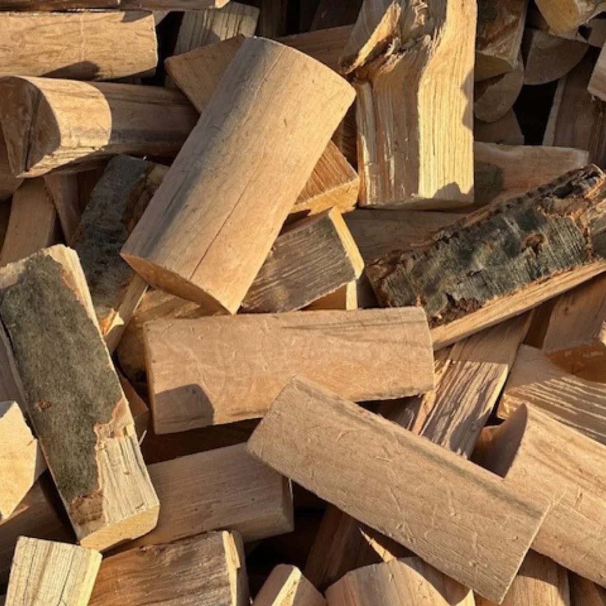 Bois de chauffage sur palette – essence, longueur et volume au choix