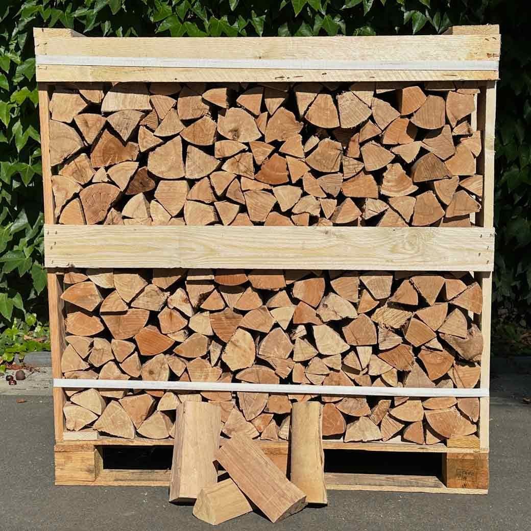 Bois de chauffage sur palette – essence, longueur et volume au choix