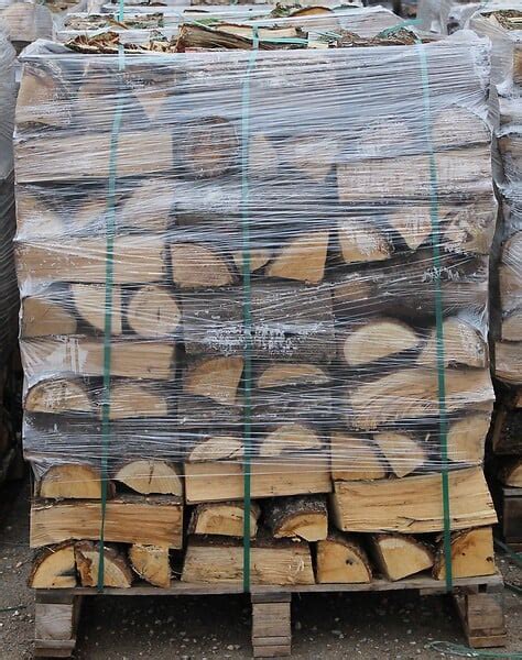 Bois de chauffage sur palette – essence, longueur et volume au choix