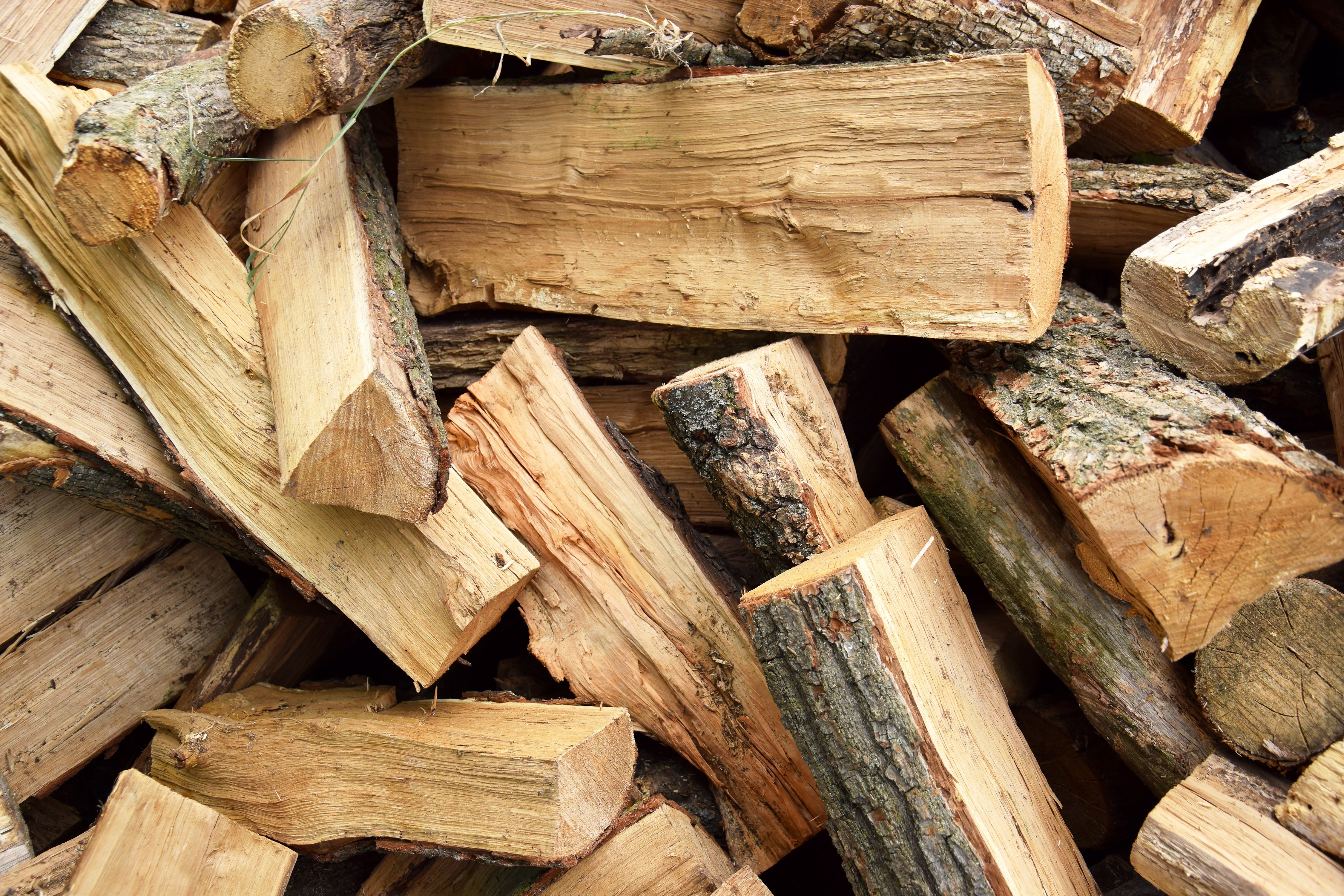 Bûches de bois sec – en filet ou en vrac